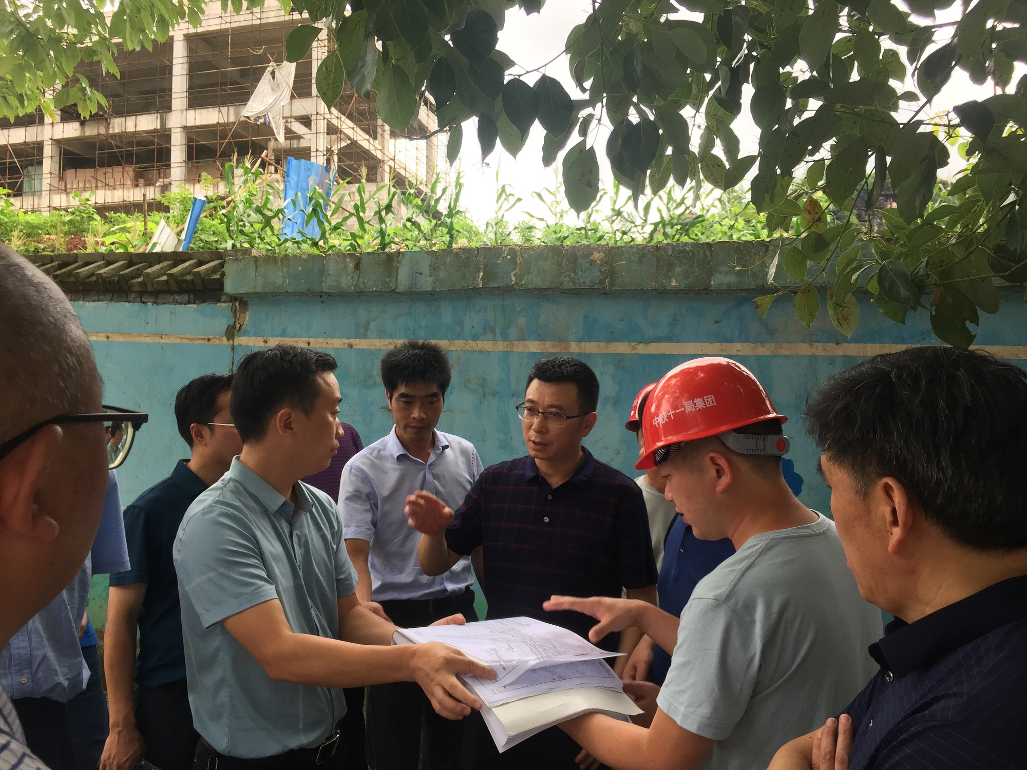 黔江区副区长杨通胜调研黔江过境高速公路项目