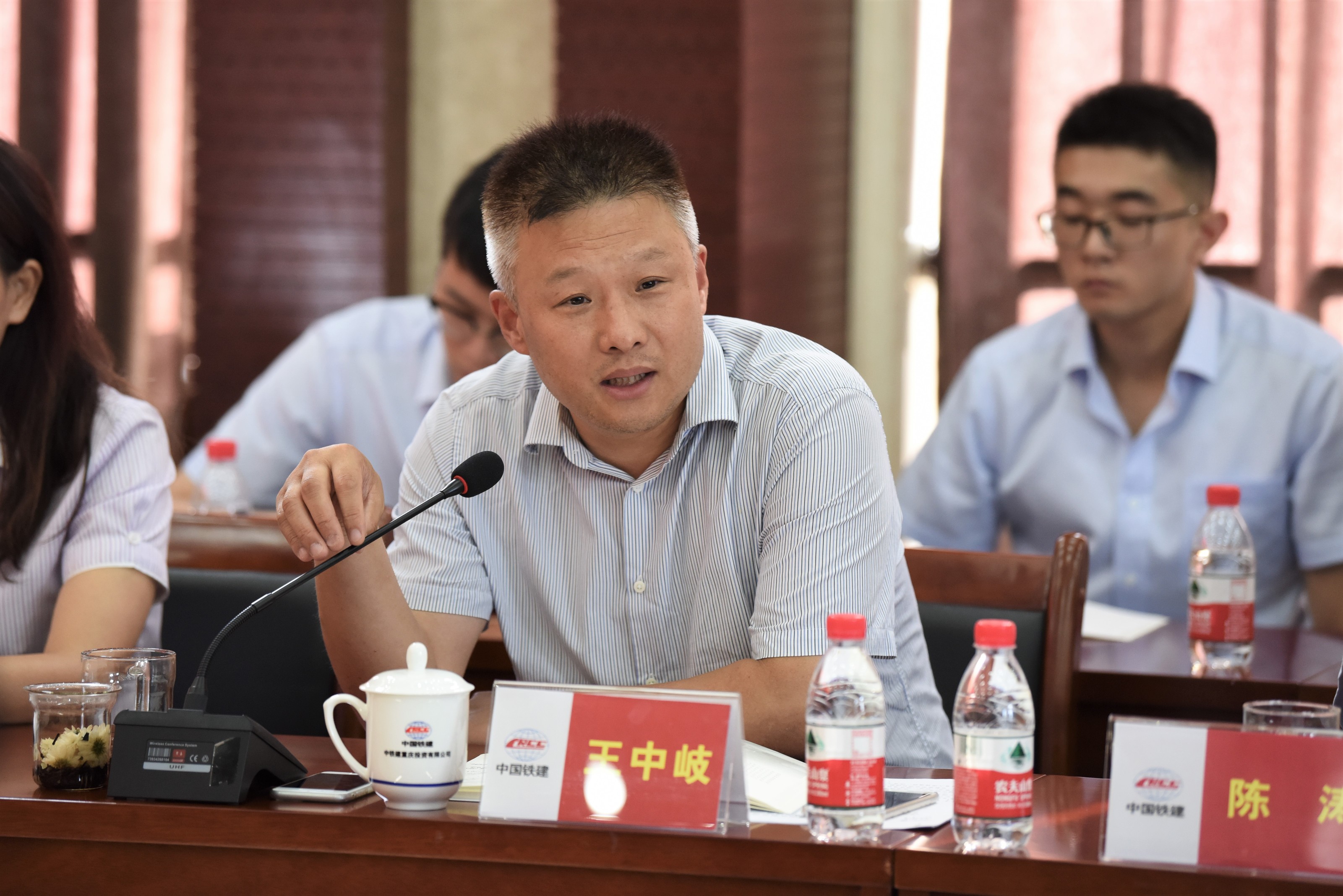 集团公司总经理,党委副书记王中岐为青年员工加油鼓劲